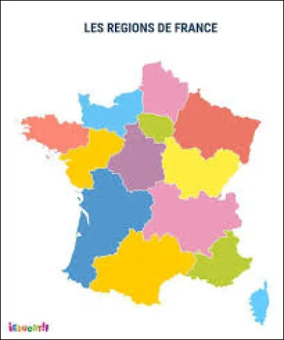 La région Auvergne-Rhône-Alpes est-elle plus ou moins grande en superficie que la région Nouvelle-Aquitaine ?