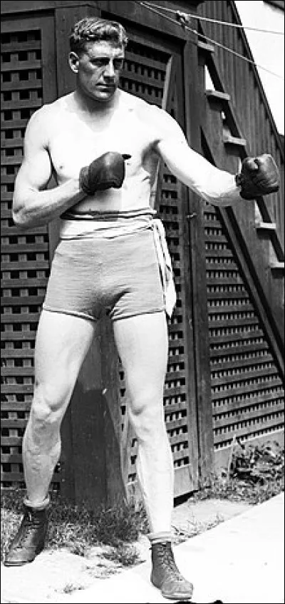 En d&eacute;cembre 1913, Carpentier obtient le titre de champion d'Europe des poids lourds en mettant KO...