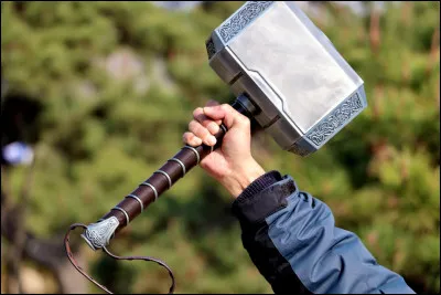 Comment s'appelle son marteau ?