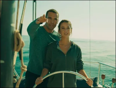 Voici Triana, une avocate et Hugo, son client. Dans quelle série Netflix les voit-on comme sur la photo ?