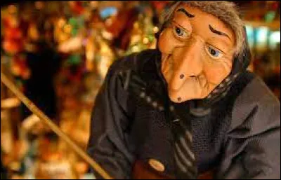 Sur le chemin du retour, Alice raconte à Luc une tradition de Noël qui parle d'une sorcière nommée Befana qui apporterait des cadeaux en plus le 5 janvier. 
Mais, elle ne se souvient plus dans quel pays elle se trouve ! 
Et toi, le sais-tu ?