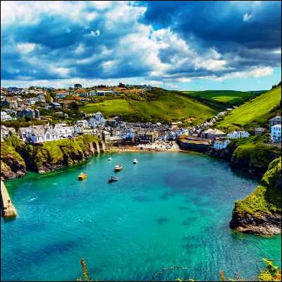 Quelle personne portait le titre de duchesse de Cornouailles jusquen 2022 ?