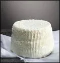 Comment déguste-t-on la brousse, fromage de chèvre frais au petit-lait (Arles), ou au lait entier (brousse de Rove) ?