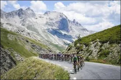 Qui a remporté le Tour de France en juillet ?