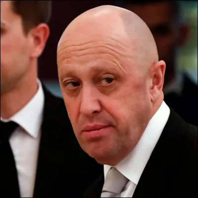 Le 23 août, qui meurt dans un accident d'avion suspect, exactement deux mois après avoir entrepris une rébellion contre le pouvoir en place ?