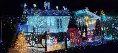 Cette belle maison est à voir en Île-de-France, à Chenoise-Cucharmoy. Commune de la Grande Couronne, elle se situe ...