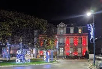 Préfecture de son département, Bobigny se situe ...