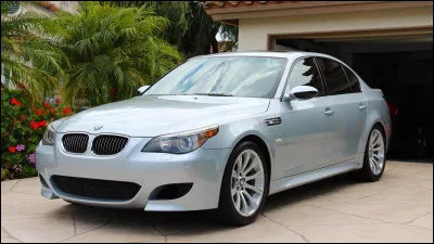 As-tu pensé à mettre tes valises dans ta voiture, en avance ?