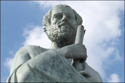 À quel philosophe grec doit-on la maxime "L'homme est un animal politique" ?