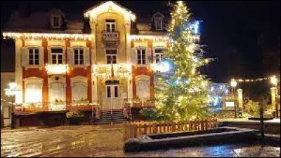 Voici les illuminations de Pierrefitte-Nestalas. Commune de l'arrondissement d'Argelès-Gazost, en amont du Gave de Pau, elle se situe dans le département ...