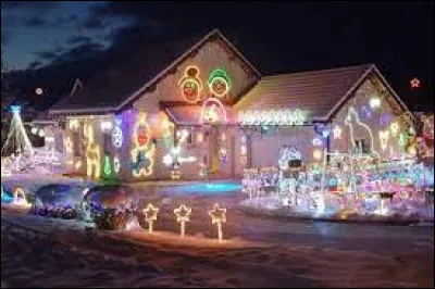 Nous sommes en Bourgogne-Franche-Comté, à Crotenay. Village de l'arrondissement de Lons-le-Saunier, il se situe dans le département ...