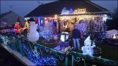 Cet homme vous accueille dans sa maison des Mesneux, en compagnie de son Père Noël et des ses bonhommes de neige. Village de l'aire d'attraction Rémoise, il se situe dans le département ...