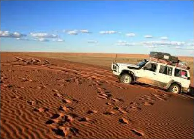 Où se situe le désert de Simpson ?