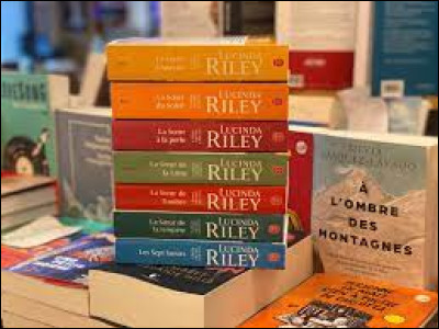 La série littéraire "Les Sept Surs" écrite par Lucinda Riley, comporte 8 tomes. 
Cette dernière information est-elle vrai ou fausse ?