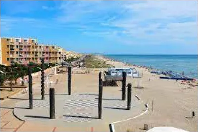 Cette commune des Pyr&eacute;n&eacute;es-Orientales, peupl&eacute;e de 5 900 habitants, situ&eacute;e sur la c&ocirc;te m&eacute;diterran&eacute;enne, au nord de Perpignan, c'est ..