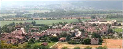 Cette commune de l'Is&egrave;re, peupl&eacute;e de 2 400 habitants, situ&eacute;e dans le Gr&eacute;sivaudan, entre Goncelin et Pontcharra, c'est ...