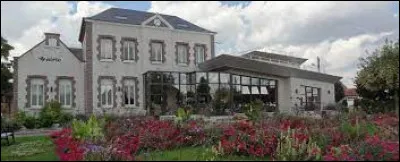 Cette commune du d&eacute;partement de l'Eure, peupl&eacute;e de 1 300 habitants, situ&eacute;e sur la rive droite de la Seine, en face de Pont-de-l'Arche, c'est ...