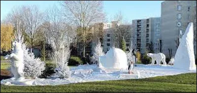 Cette commune de Seine-et-Marne, peupl&eacute;e de 20 000 habitants, situ&eacute;e en bordure de la Seine, pr&egrave;s de Melun, c'est ...