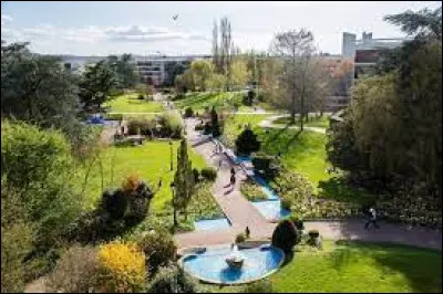 Cette commune des Yvelines, peupl&eacute;e de 25 000 habitants, situ&eacute;e &agrave; quelques kilom&egrave;tres au nord de Versailles, c'est ...