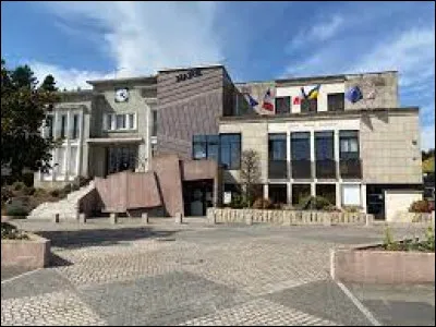 Cette commune de la Haute-Vienne, peupl&eacute;e de 6 000 habitants, situ&eacute;e dans l'agglom&eacute;ration de Limoges en bordure de la Vienne, c'est ...