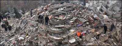 Le 6 f&eacute;vrier 2023, en Syrie et en Turquie, des s&eacute;ismes ont caus&eacute; la mort de plus de 50 000 personnes. Quelle est la magnitude du plus gros de ces s&eacute;ismes ?