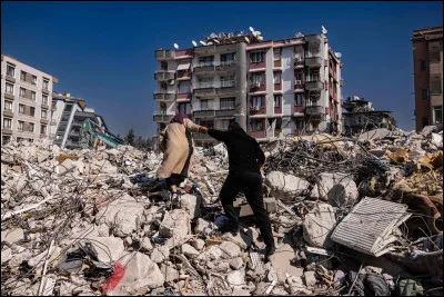 Le 6 février 2023, plus de 56 000 personnes ont péri dans deux séismes de magnitude 7,8. D'après le secrétaire général des Nations unies trois jours après, ce double séisme est l'une des plus grandes catastrophes naturelles de notre époque. Dans quels pays a-t-il eu lieu ?