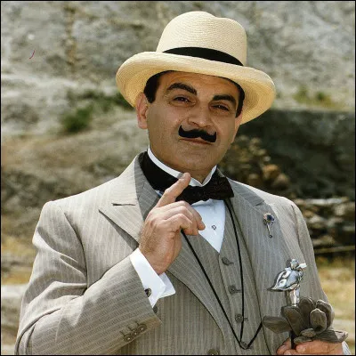 L'acteur David Suchet, qui joue Hercule Poirot dans la série télévisée éponyme, est belge.