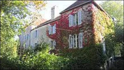Je vous emmène à présent à la découverte du château de Vannaire. Petit village Côte-d'Orien de 50 habitants, il se situe dans l'ex région ...