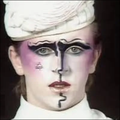 À quel groupe doit-on le tube "Fade To Grey" ?