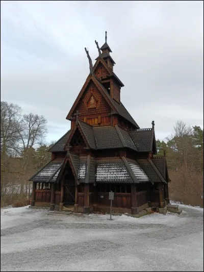 Il y a quelques siècles, les vikings étaient implantés à Oslo. Comment leurs anciens bateaux sont-ils aussi appelés ?