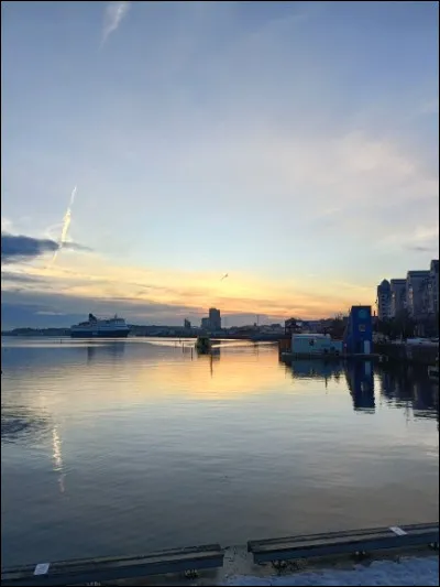 Comment appelle-t-on le cours d'eau qui borde une partie d'Oslo ?
