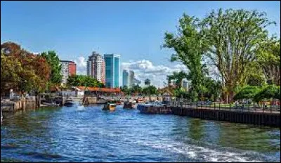 Dans quel pays se trouve la ville de Tigre ? (31 000 habitants)