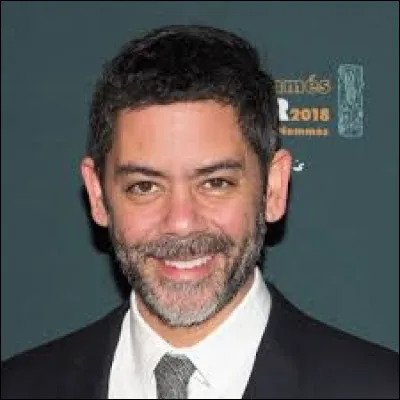 Après avoir arrêté sa Mobylette, il nous chantait "Manu".