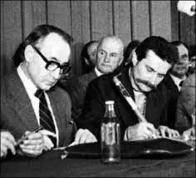 Ce 31 août, les accords de Gdańsk sont conclus à la suite de plusieurs semaines de grève, entre le gouvernement de communiste de Pologne et le syndicat Solidarnosc : c'était en ...