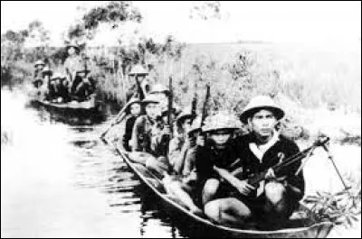 Ce 31 janvier, c'est l'offensive du Têt, la plus grande opération militaire de la guerre du Vietnam ; 80 000 soldats du Việt Cộng et du Nord-Viet Nam attaquent plus de 100 villes sud-vietnamiennes : c'était en ...