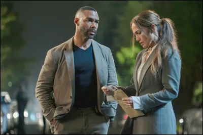 Un film sorti le 12 mai 2023 sur Netflix. Quel est ce film d'action réalisé par Niki Caro, dans lequel on peut voir Jennifer Lopez, Lucy Paez et Omari Hardwick ?