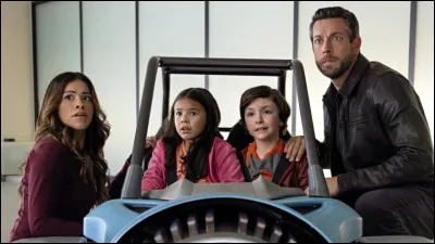 Un film sorti le 22 septembre 2023 sur Netflix. Comment s'appelle cette comédie d'espionnage réalisée par Robert Rodriguez, où nous pouvons voir Zachary Levi, Gina Rodriguez et Everly Carganilla ?