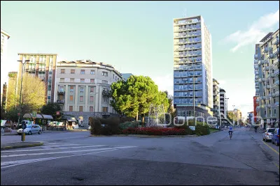 Cette ville italienne de 78 000 habitants, située dans la banlieue nord de Milan, c'est ...