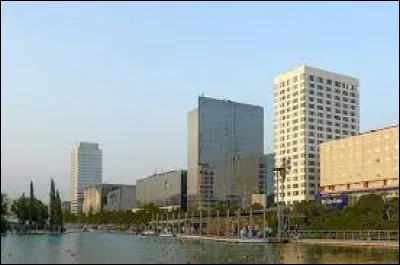 Cette ville espagnole de 210 000 habitants, dans l'agglomération de Barcelone, c'est ...