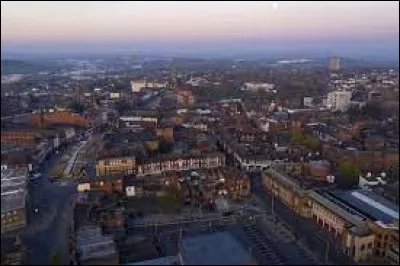 Cette ville anglaise de 194 000 située dans la banlieue nord-ouest de Birmingham, c'est ...