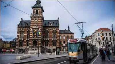 Cette ville belge de 120 000 habitants, située dans la proche banlieue de Bruxelles, c'est ...