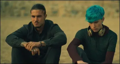 De quelle série Netflix est tirée cette scène ? On y voit Andrea et Jairo.