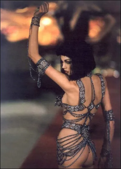 Reine Execptionelle, mais une sacrée coquine pour avoir conçu le premier sex-toy. Qui est-elle ?