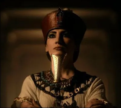 Qui était l'amant d'Hatshepsout (femme pharaon de la XVIIIe dynastie) ?
