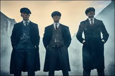 Qui est l'acteur principal de la série "Peaky Blinders" ?