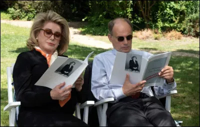 L'un de ces films est une comédie. Catherine Deneuve joue une première dame. Comment s'appelle ce film ?