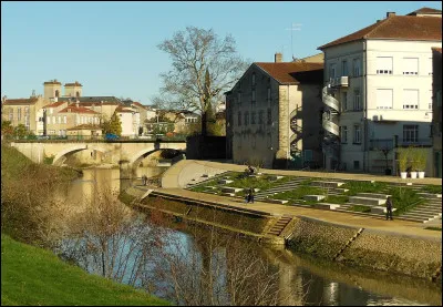 Dans "Bruxelles", la chanson de Jacques Brel, combien de fois cette ville est-elle citée ?