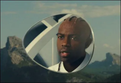 En quelle année vit ce personnage de David Gyasi ?