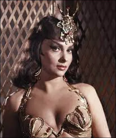 Si vous êtes prétentieuse et présomptueuse, pour quelle reine vous prenez-vous, madame ?