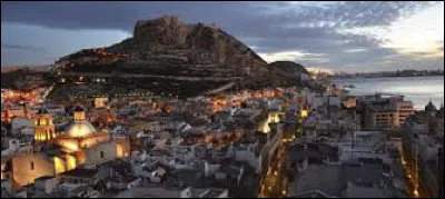 La ville d'Alicante est située...